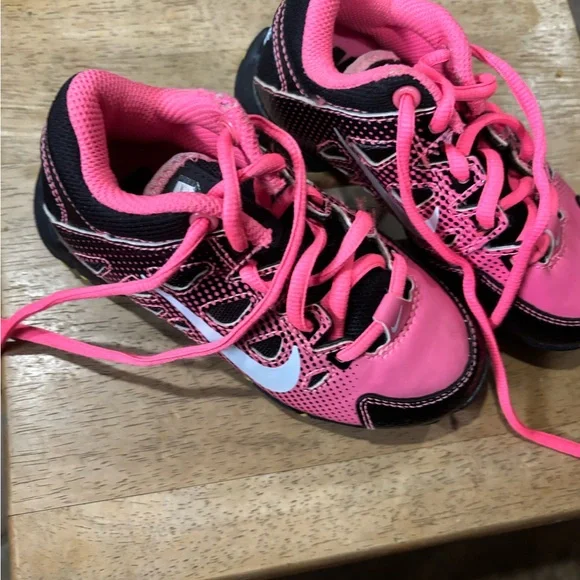 Nike Kids Pink and Black Ball Cleats - Picture 11 of 16
